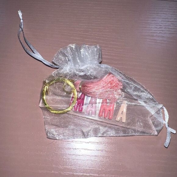 Mama Keychain - Picture 2 of 2